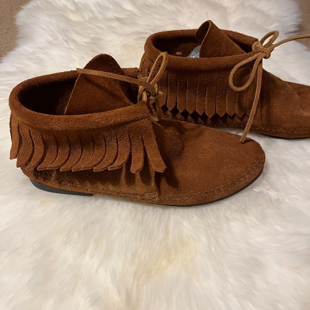 Minnetonka Classic Fringe hard sole boot